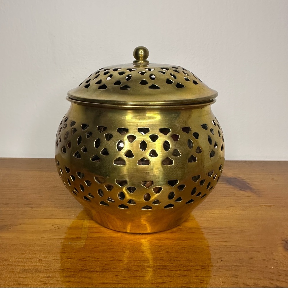 VTG India Hand Chased Pierced Brass Ceremony Incense Burner/potpourri  holder￼